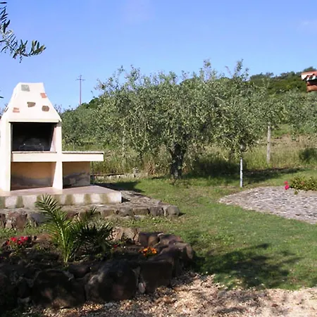 בית נופש Degli Ulivi E Delle Rose אורוסיי
